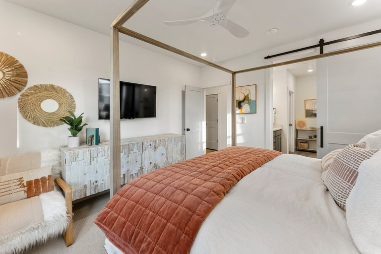 Room 3, Utah Utopia 3 Bedroom Condo, Washington