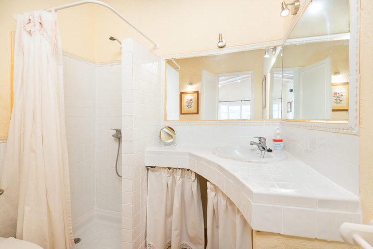 Bathroom 4, CAN REURE, Baleares