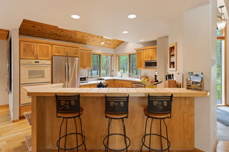 Private kitchen 2, Glaze Meadow 376 3 Bedroom Home by RedAwning, Deschutes