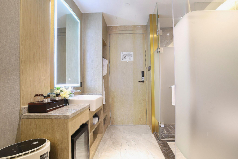 Bathroom 3, Waiting Hotel (Shanghai Bund Nampho Bridge Subway Station), Shanghai