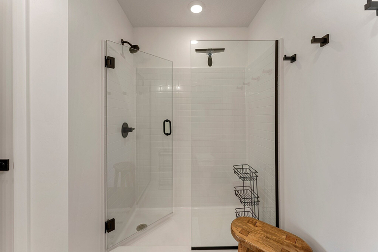 Bathroom 4, Comfort At Cliff Side 2 Bedroom Condo, Washington