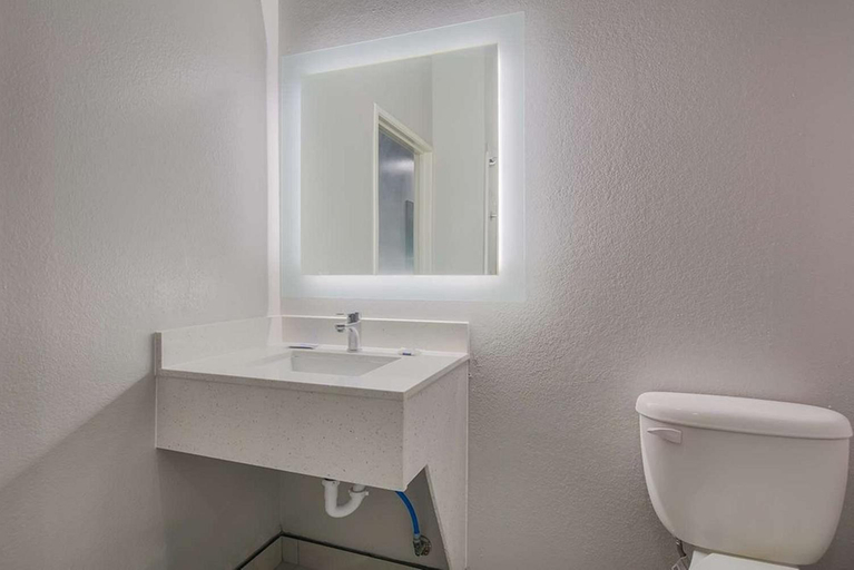 Bathroom 4, Americas Best Value Inn & Suites Lake Charles at I-210 Exit 11, Calcasieu