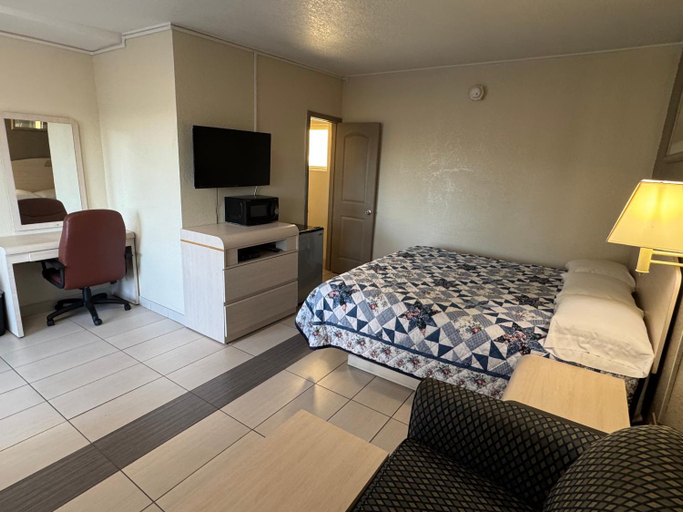 4, American Inn, Brevard