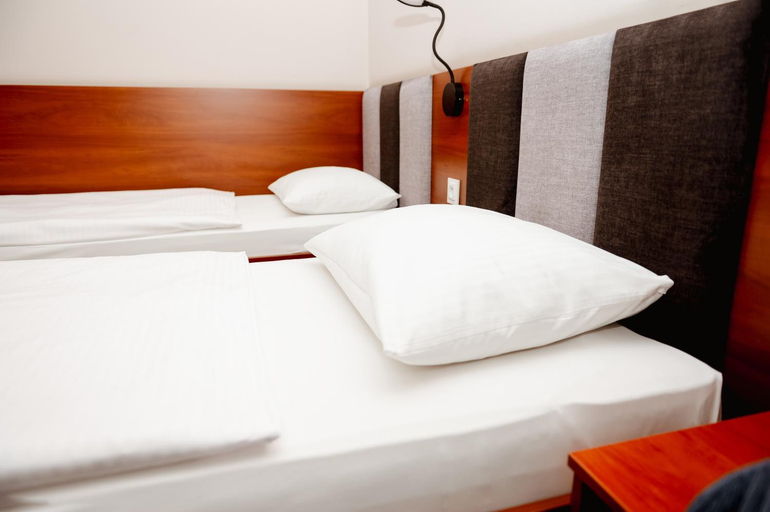 Bedroom 3, Hotel Podroznik, Poznań