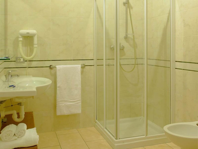 Bathroom 5, Residence Spiaggia D'Oro, Brescia