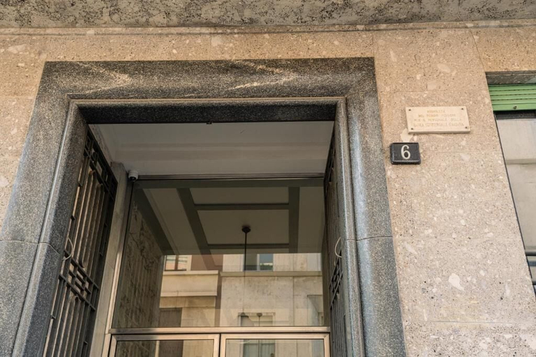 Exterior detail, HOSTEL INN PETRELLA, Milano