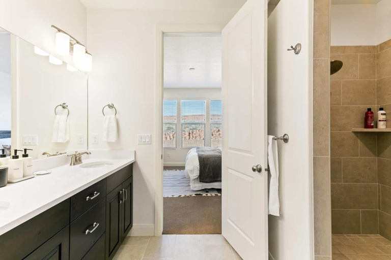 Bathroom 3, Paseos to Redrocks by RedAwning, Washington