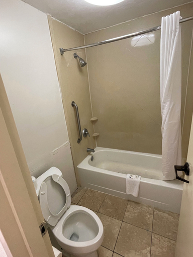 Bathroom 2, Millennium inn, Lamar