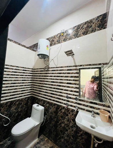 Bathroom, Gitanshi Palace, Faizabad