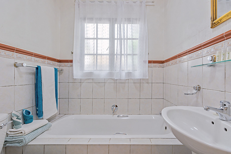Bathroom 3, THE LINK GUEST LODGE, Ekurhuleni