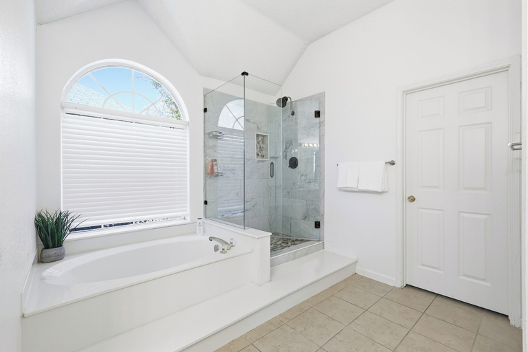 Bathroom 2, Bright & Cozy 4BR Home, Collin