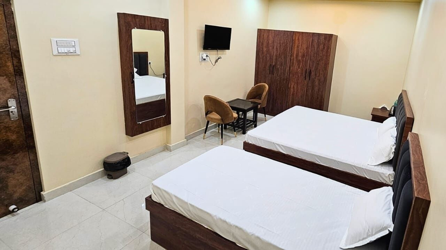 Room 5, Stud's Residency, Gautam Buddha Nagar