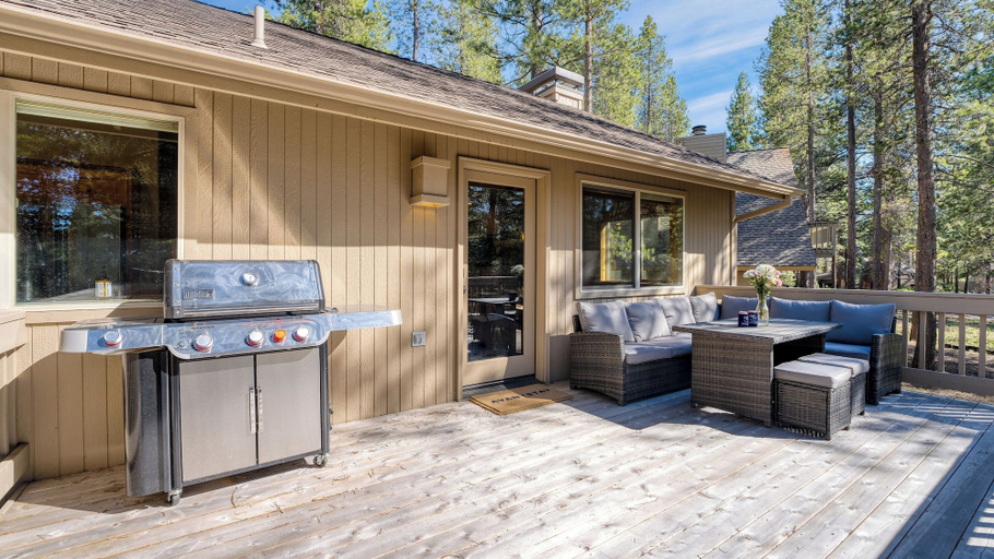 Others 4, Quail by Avantstay Great Location + Game Room, Hot Tub, & Deck!, Deschutes