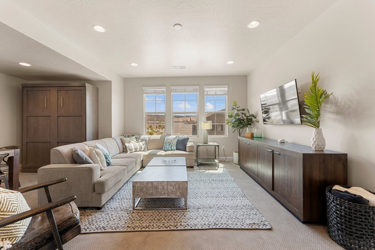Living area 4, Desert Serenity 4 Bedroom Townhouse, Washington