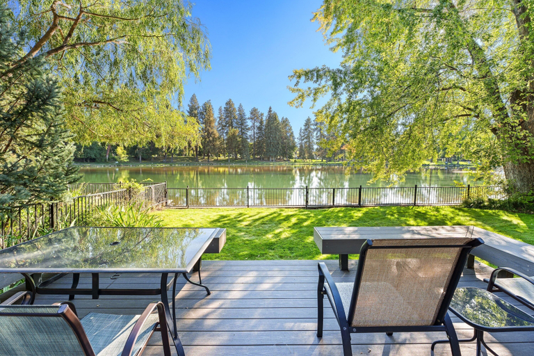 Outdoor dining, Mirror Pond 2 Bedroom Bungalow by RedAwning, Deschutes