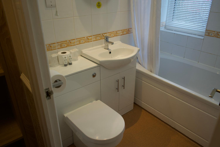 Bathroom 4, North Shore Hotel, Lincolnshire
