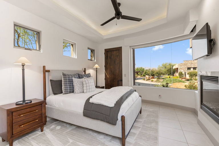 Room 2, Escape To Entrada 4 Bedroom Home, Washington