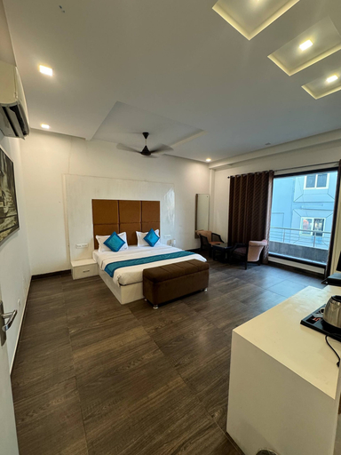 Room 5, Happy Feet Boutique Homestay, Dehradun