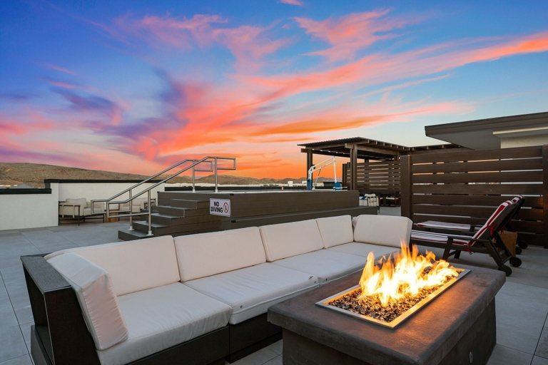Terrace/patio, Somewhere On A Beach 5 Bedroom Townhouse, Washington
