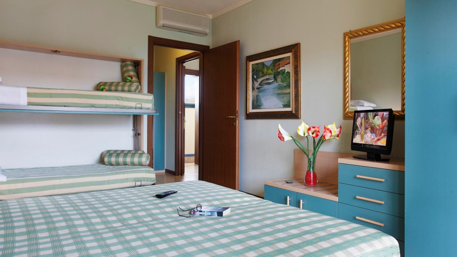 Bedroom 3, Residence Spiaggia D'Oro, Brescia