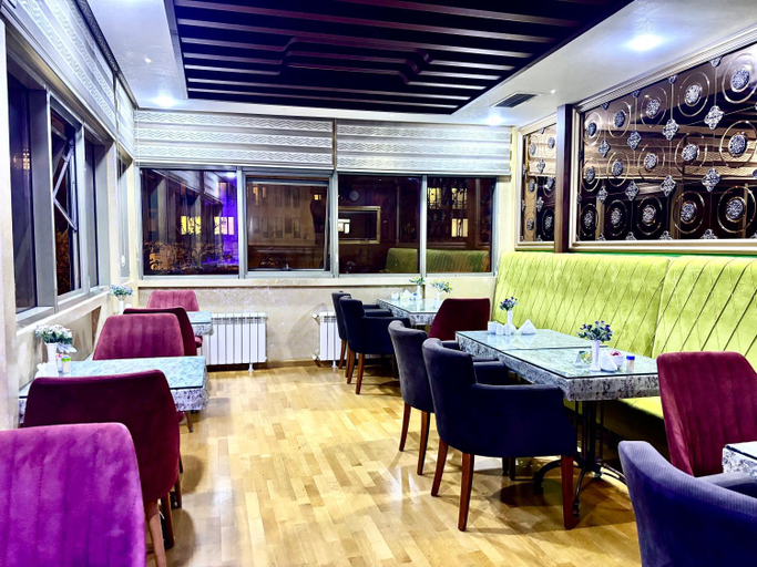 Food & Drinks 4, Clover, Baku