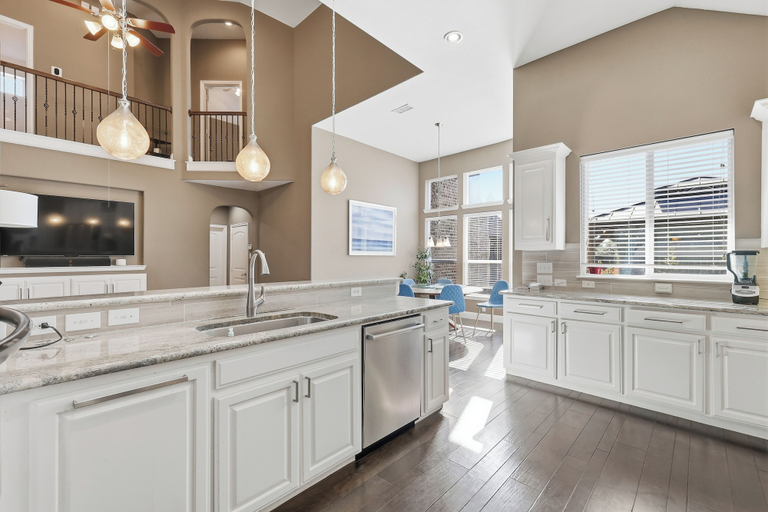 Private kitchen 5, Spacious Cozy 4B Home in Frisco, Denton