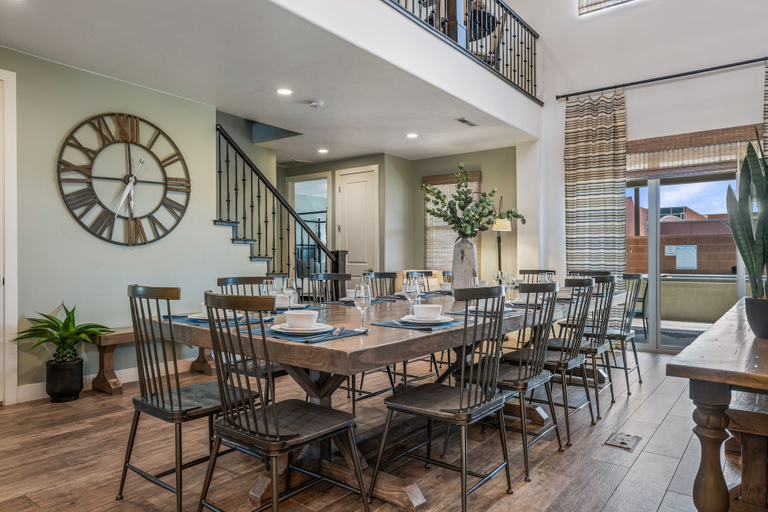 Dining 2, Elite Retreat #87 7 Bedroom Townhouse, Washington