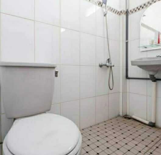 Bathroom 5, Puri Cikole Asri Guest House, Bandung