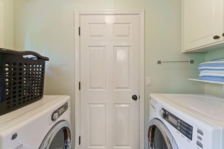 Interior 2, 6 Dutchman 3 Bedroom Home, Deschutes