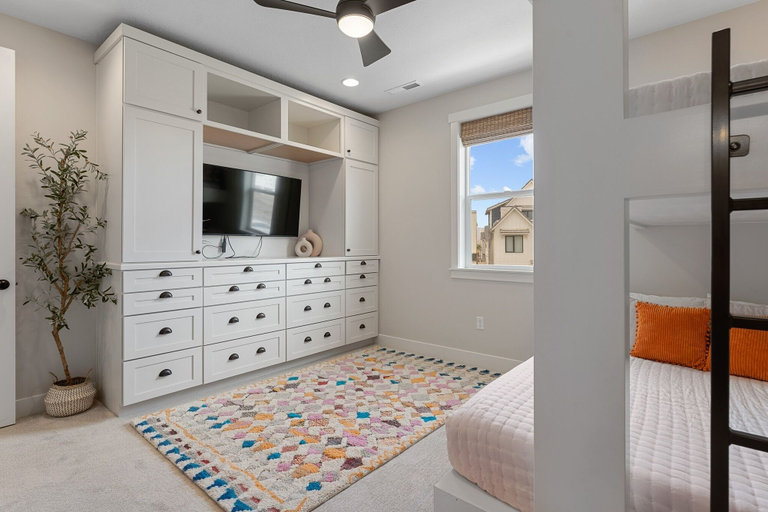 Interior 5, No Bad Days 5 Bedroom Townhouse, Washington