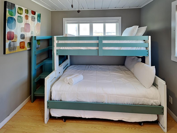 Bedroom 2, The Kids Inheritance, Nueces