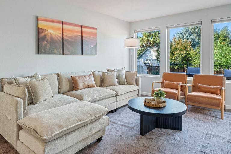 Living area 2, Moondance 3 Bedroom Home, Deschutes