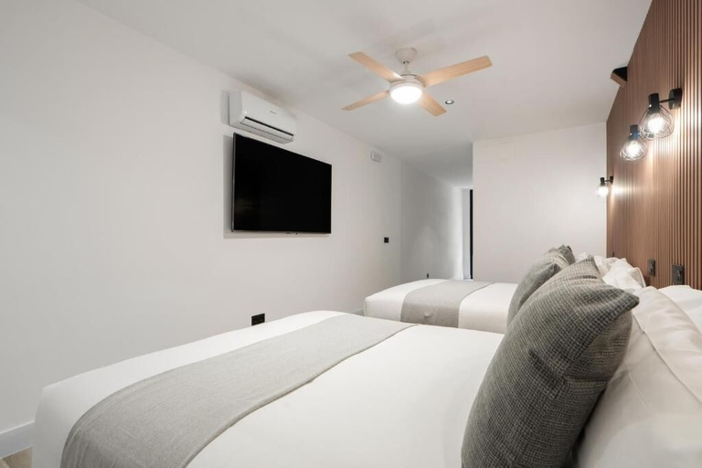 Room 5, Dobo Pinto Castillo, Madrid