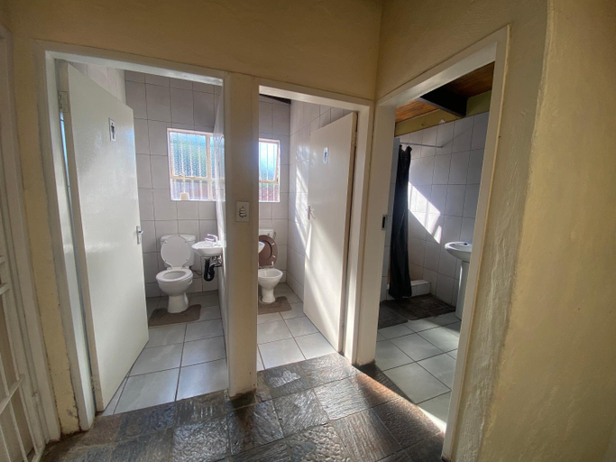 Bathroom 5, Mbobo Legacy Residence, City of Tshwane
