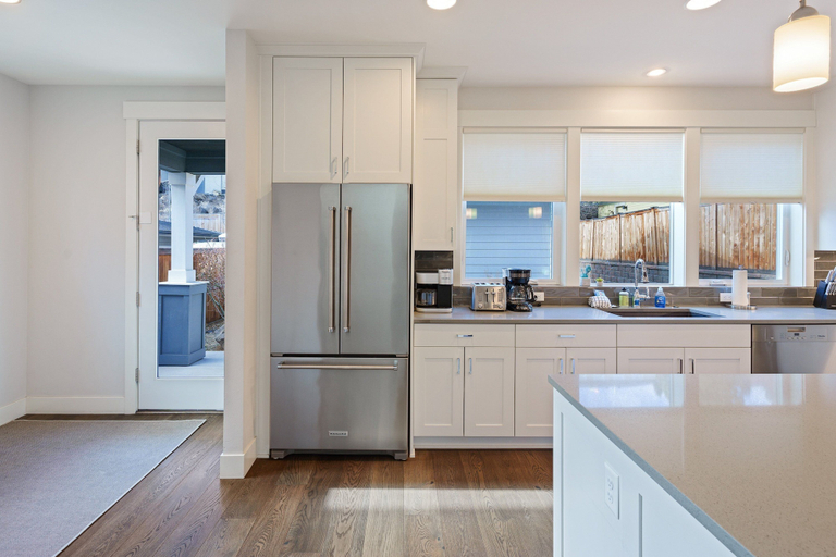 Private kitchen 2, Hillside Haven 4 Bedroom Home by RedAwning, Deschutes