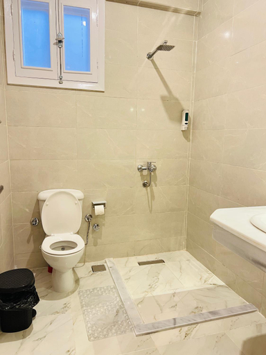 Bathroom 3, Happiness Guest House, Luxor