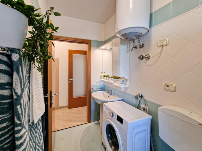 Bathroom 3, Spacious Apartment near Bibione beach - By Beahost Rentals, Venezia
