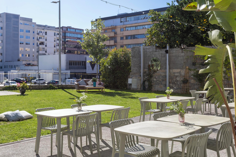 Outdoor dining 3, Regras Apartments & Garden A19 by Benefit Collection, Porto