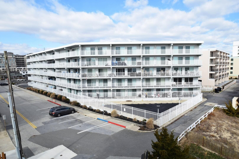 Exterior 2, Diamond Head 502 1 Bedroom Condo, Worcester