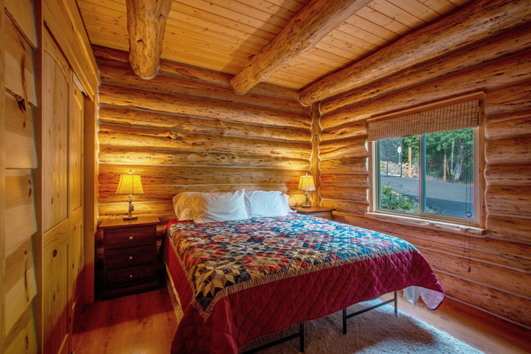 Room 2, The Log Cabin 2 Bedroom Home by RedAwning, Skamania
