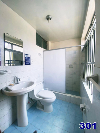 Bathroom 3, HOSTAL HOGAR 3 Estrellas - CHEPEN, Chepén