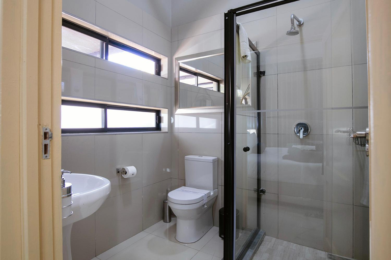 Bathroom 3, Sasavona Holiday Retreat, Waterberg