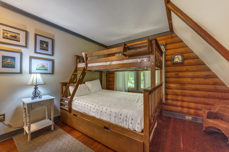 Room 3, Pet-Friendly Baja Norte Home with Xbox and Board Game by RedAwning, Hood River