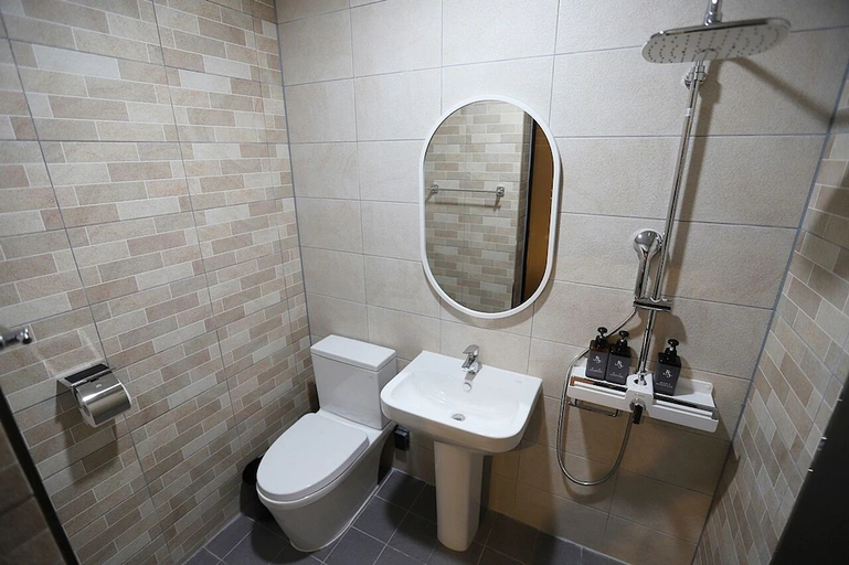 Bathroom 5, Kyungsung Yeogwan, Chuncheon