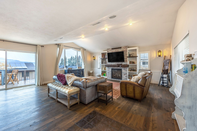 Primary image, Westside Mountain View 2 Bedroom Home by RedAwning, Hood River