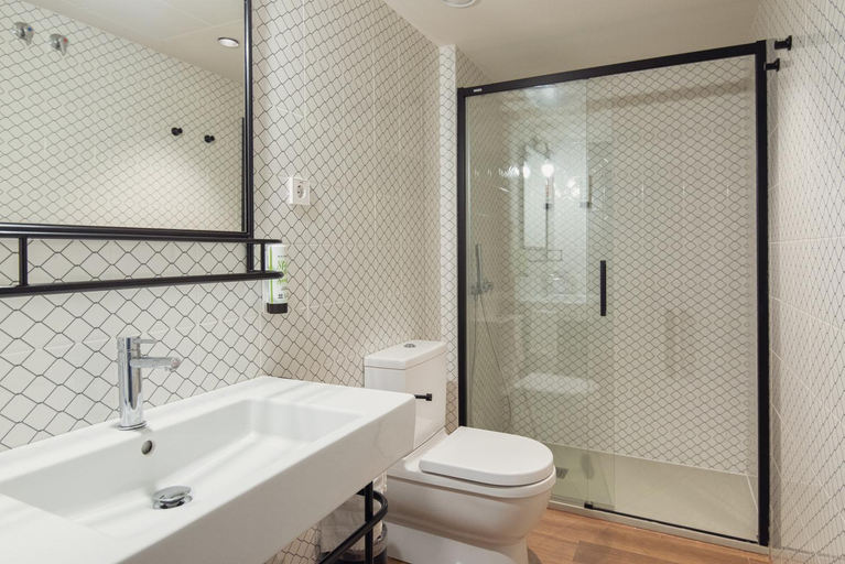 Bathroom 3, Sonder by Marriott Bonvoy Malasana Apartments, Madrid