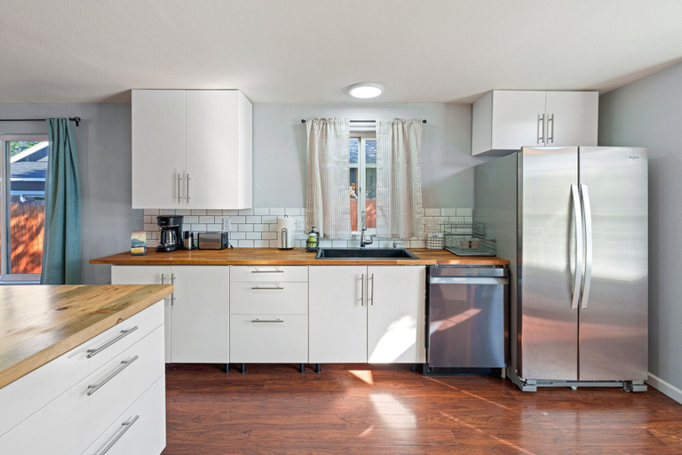 Private kitchen 3, Moondance 3 Bedroom Home, Deschutes