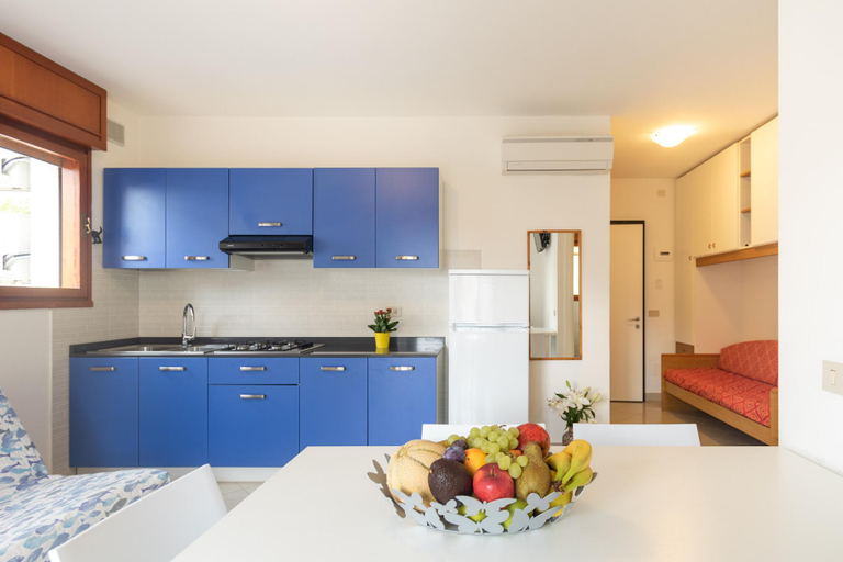 Kitchen, Bright apartment near the beach, Udine
