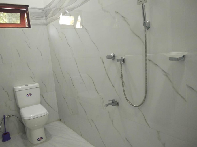 Bathroom 3, Queen Villa, Bentota