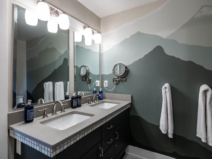 Bathroom 2, Saddle Ridge F5 3 Bedroom Home, Gallatin